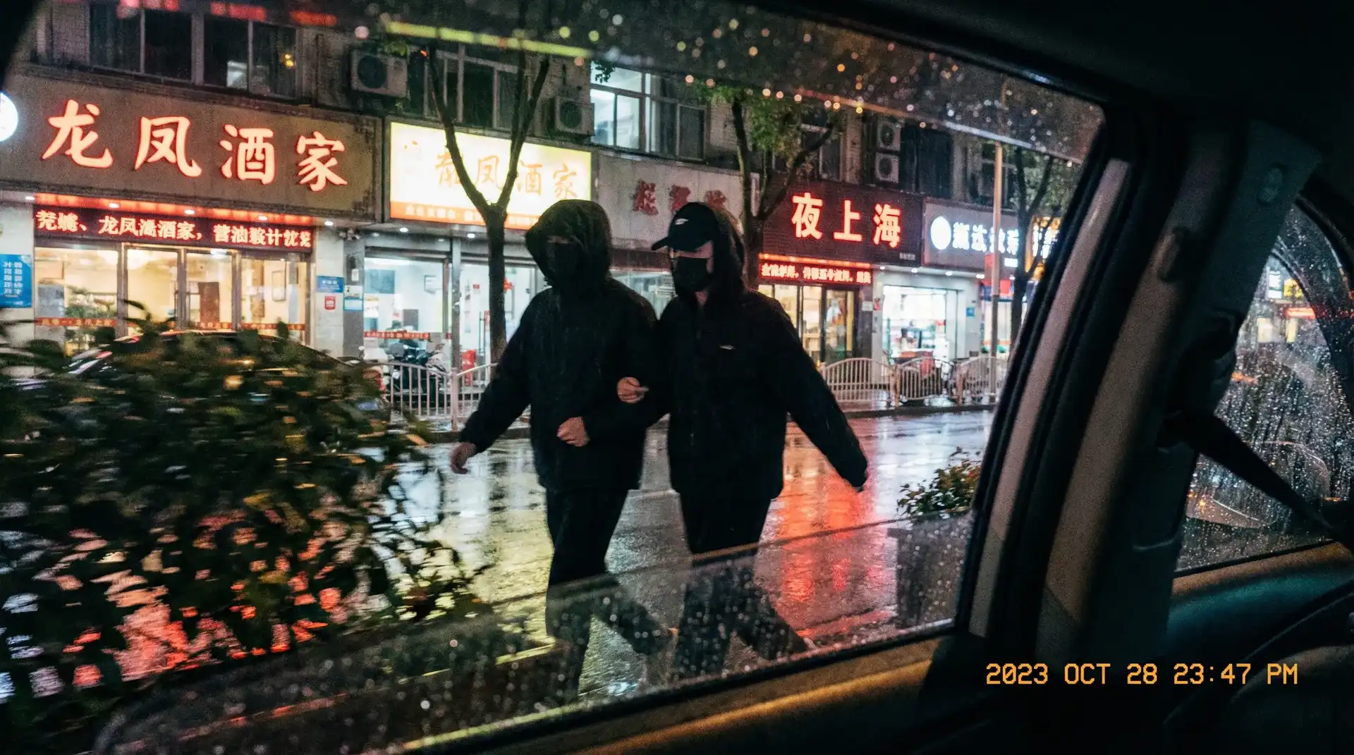 皇冠体育网址 - 顶流明星深夜密会现场抓拍照片